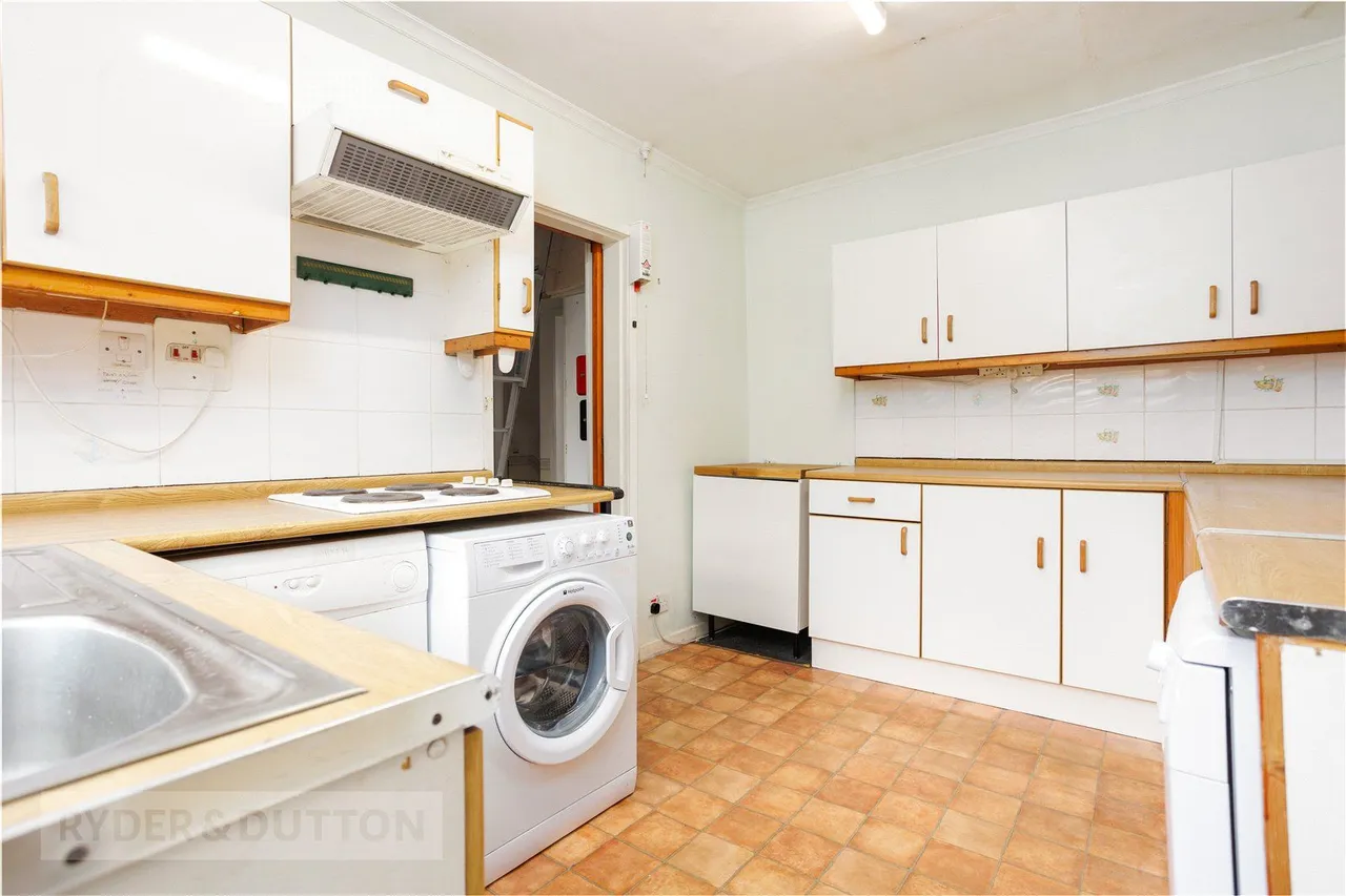 Den Hill Drive, Springhead, OL4, photo 14