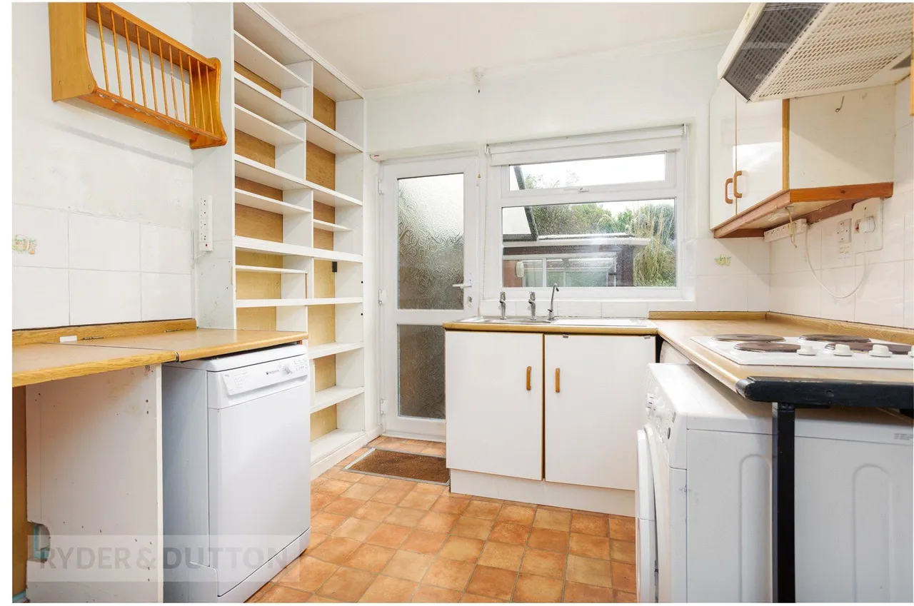 Den Hill Drive, Springhead, OL4, photo 13