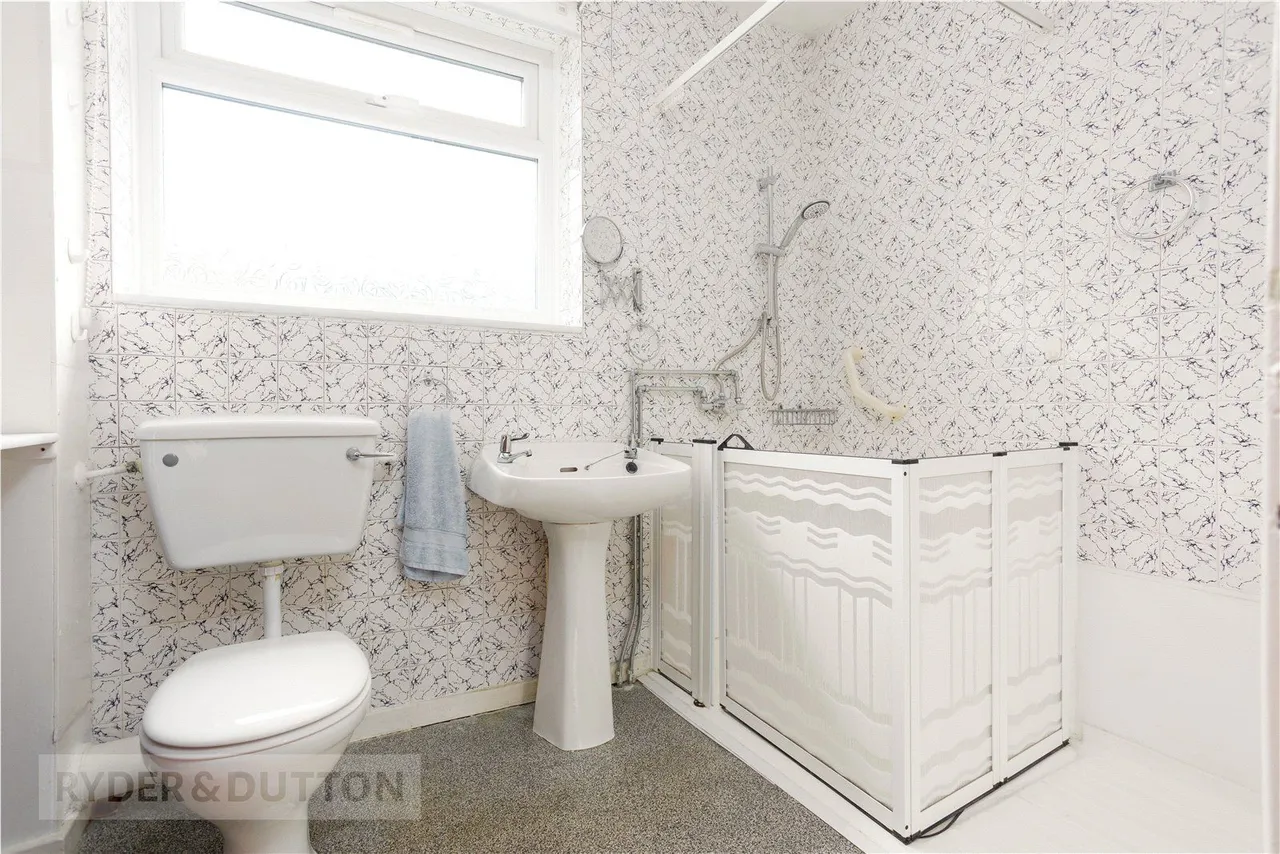 Den Hill Drive, Springhead, OL4, photo 18