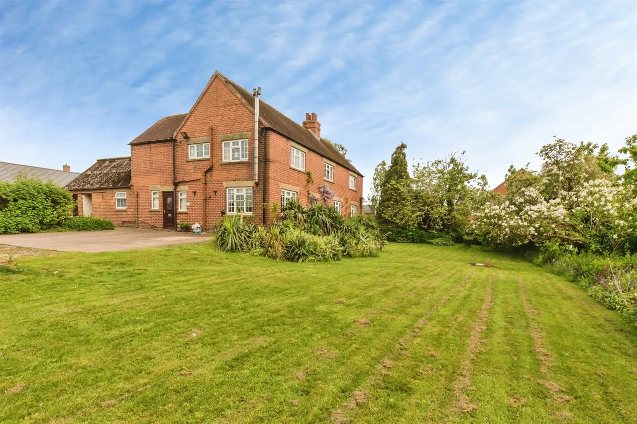 4 bed house for sale — Old Hall Farm, Marston Montgomery, Ashbourne