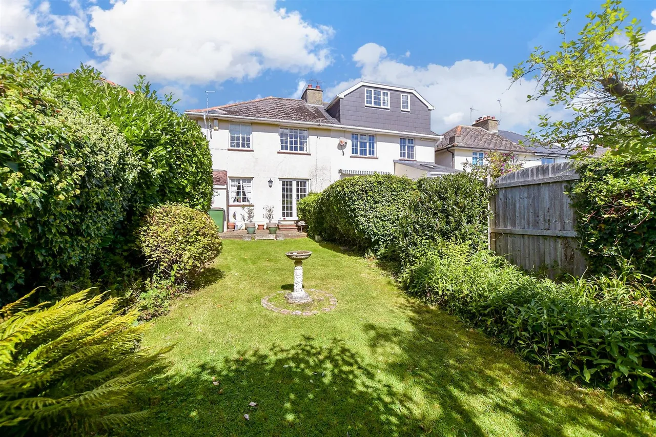 Grange Road, Saltwood, CT21, photo 2