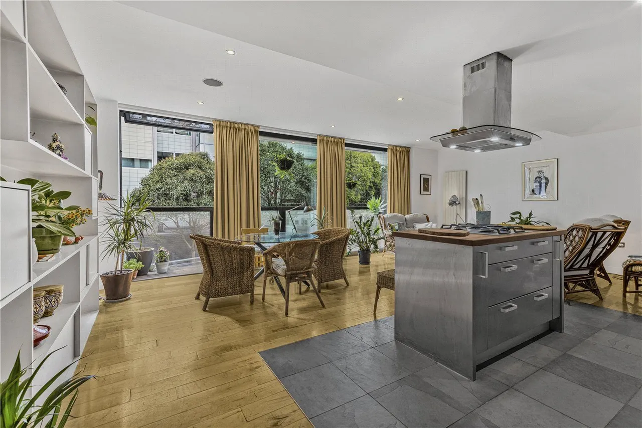 2 bed flat for sale, Goswell Road, London, EC1V
