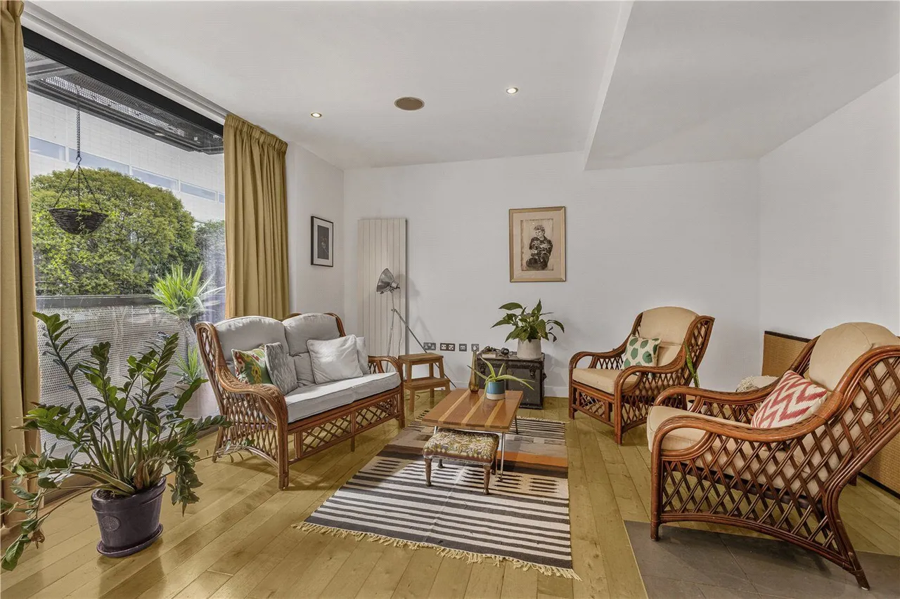 Goswell Road, London, EC1V, photo 3