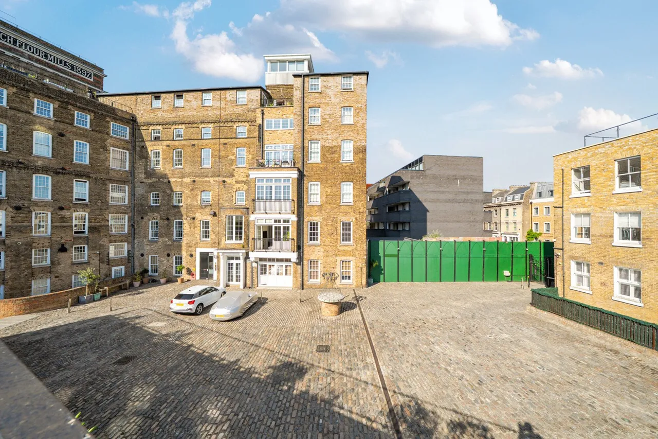 Greenwich High Road, London, SE10, photo 19