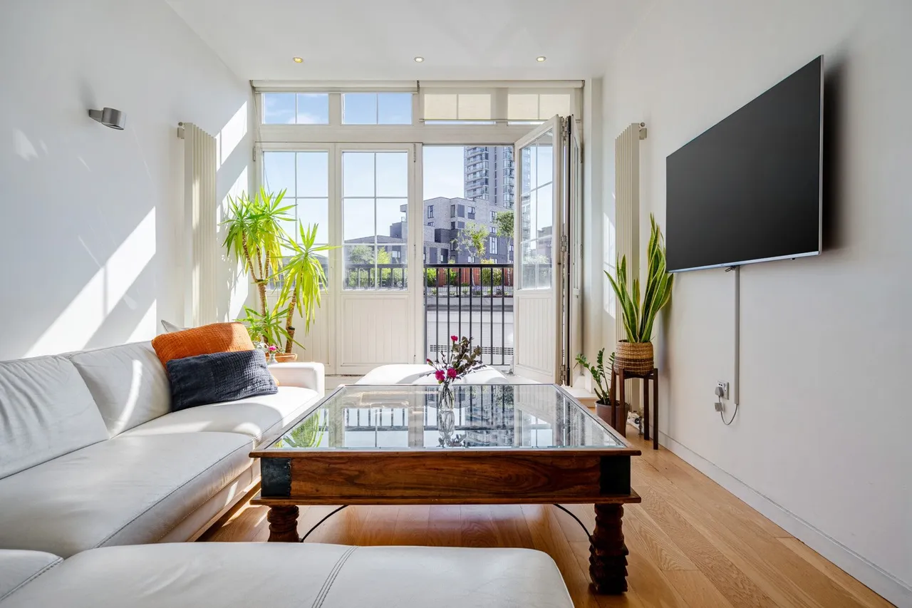 Greenwich High Road, London, SE10, photo 14