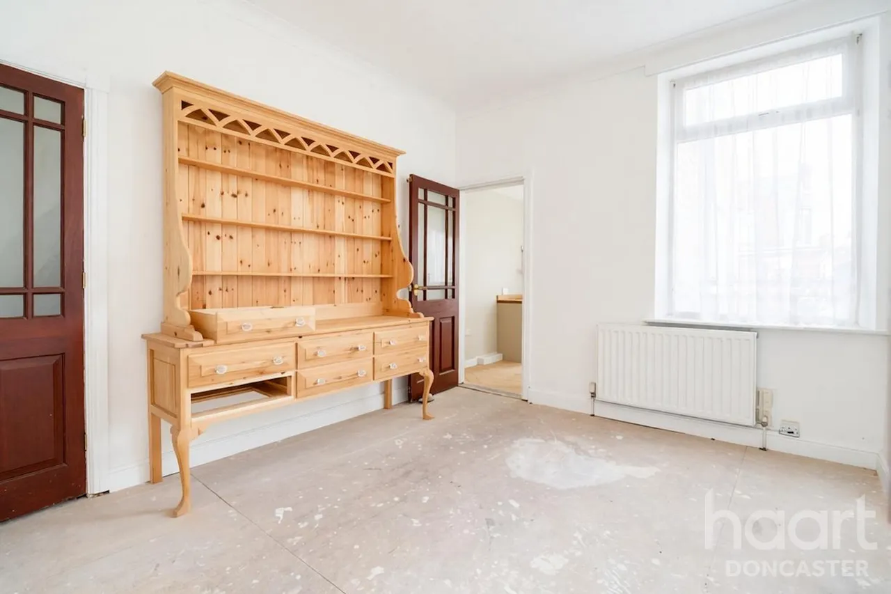 Broughton Avenue, Bentley, DN5, photo 8