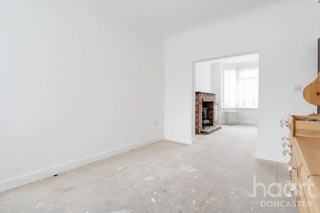 Broughton Avenue, Bentley, DN5, photo 9