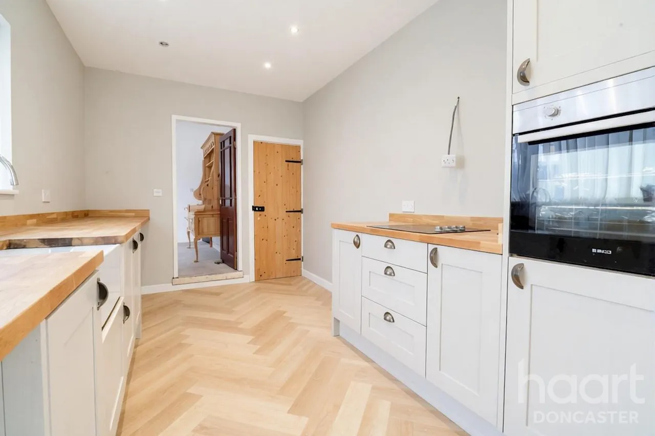 Broughton Avenue, Bentley, DN5, photo 12