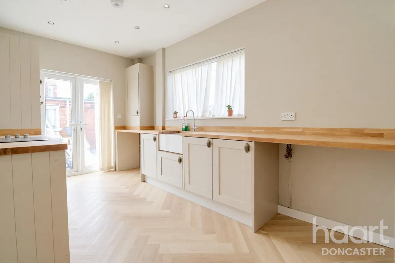 Broughton Avenue, Bentley, DN5, photo 10