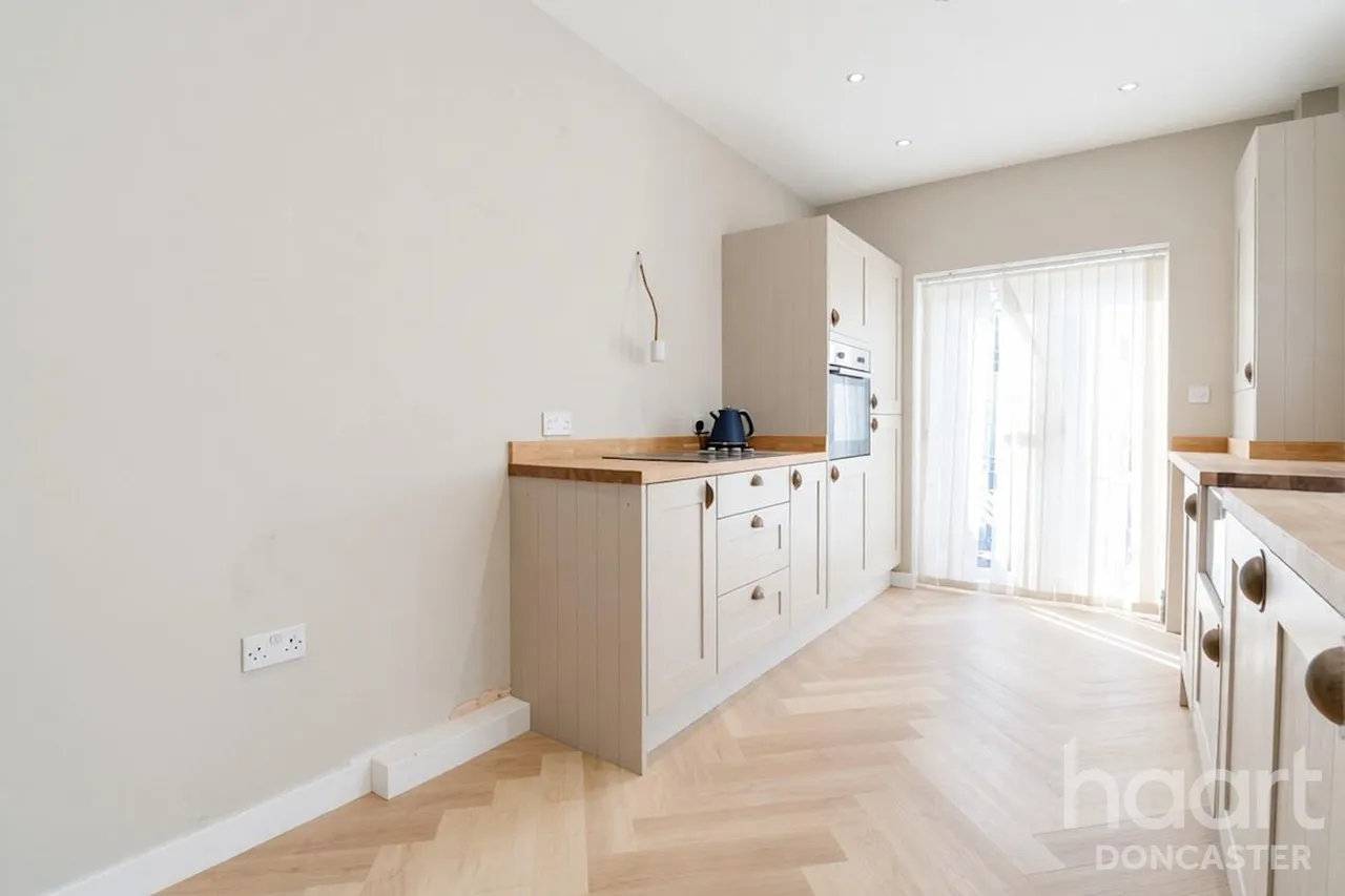 Broughton Avenue, Bentley, DN5, photo 11