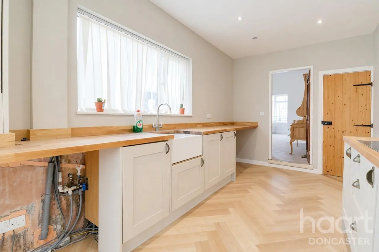 Broughton Avenue, Bentley, DN5, photo 13
