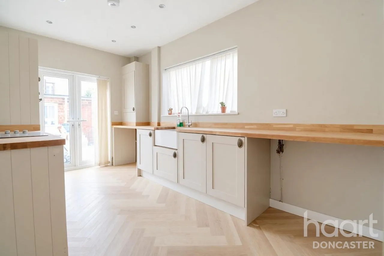 Broughton Avenue, Bentley, DN5, photo 3