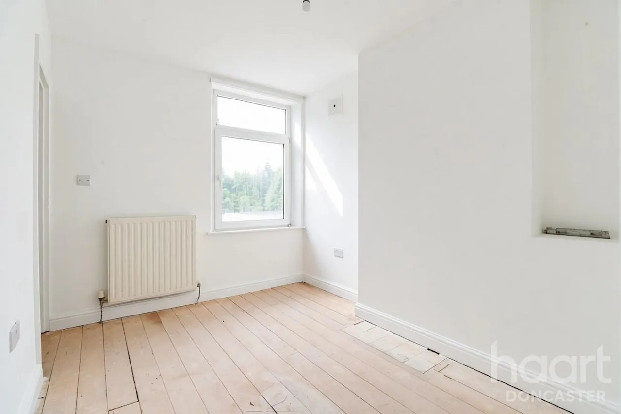 Broughton Avenue, Bentley, DN5, photo 18