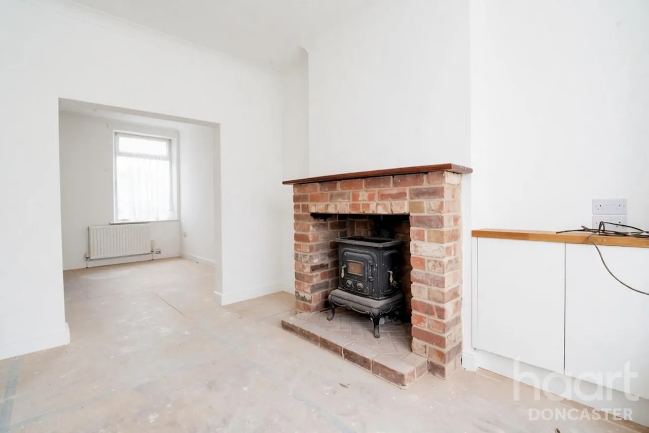Broughton Avenue, Bentley, DN5, photo 2
