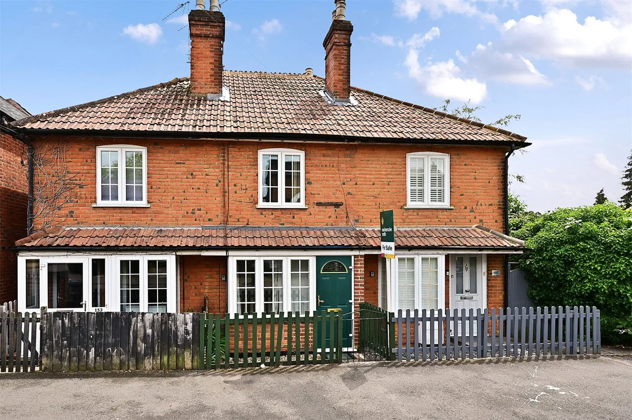 2 bed house for sale — Albert Street, Fleet, Hampshire, GU51 3RP