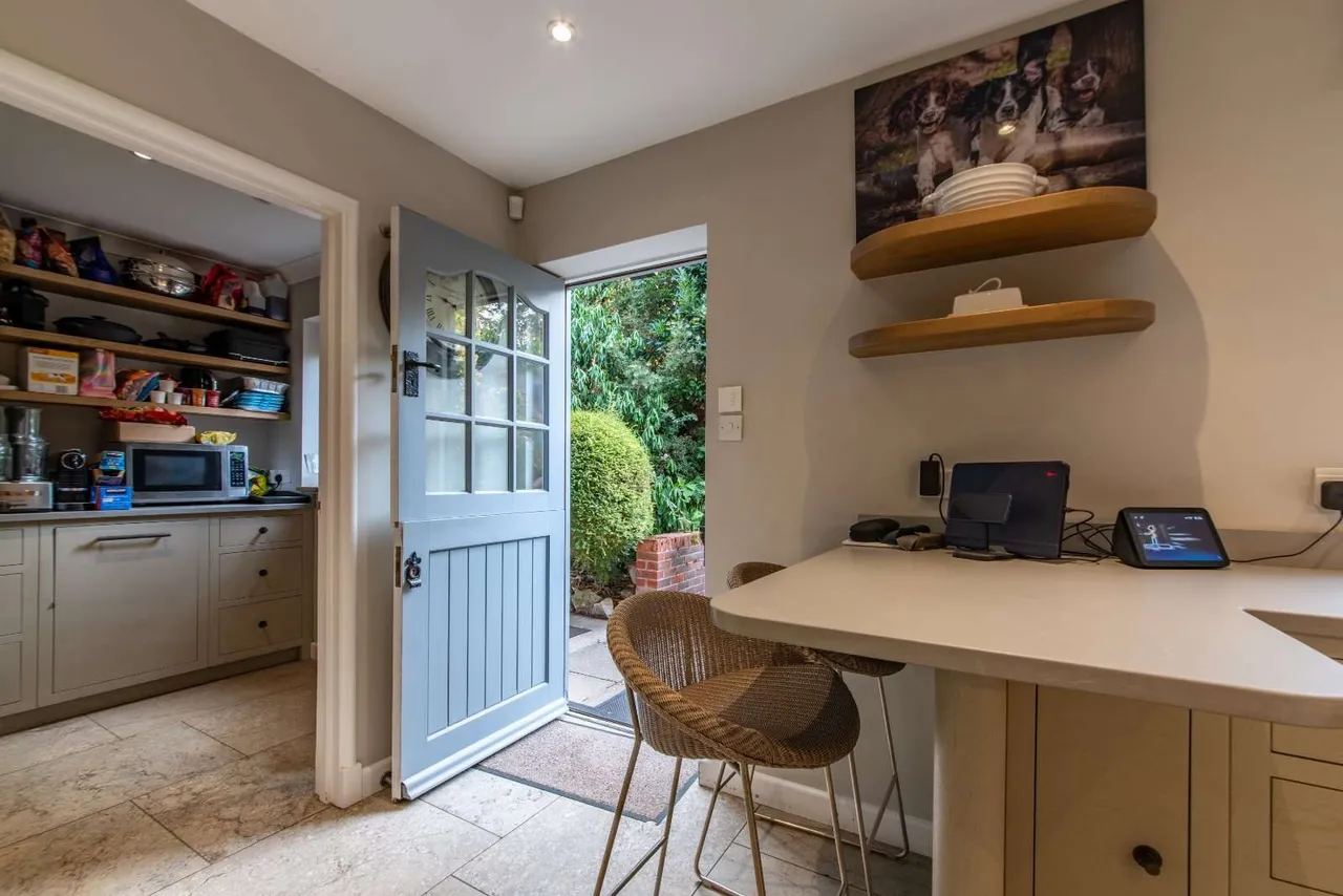 Red Shute Hill, Hermitage, Thatcham, Berkshire, RG18 9QH, photo 12