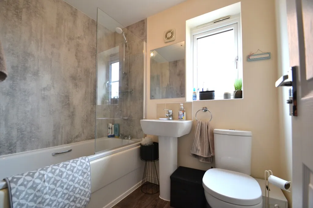 Bronte Drive, Newport, photo 13