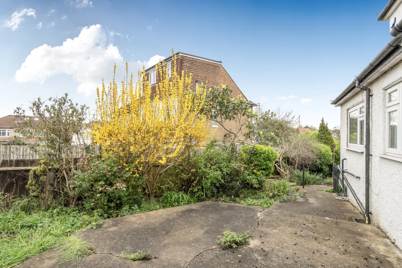 Connaught Avenue, East Barnet, Barnet, Greater London, EN4 8PN, photo 19