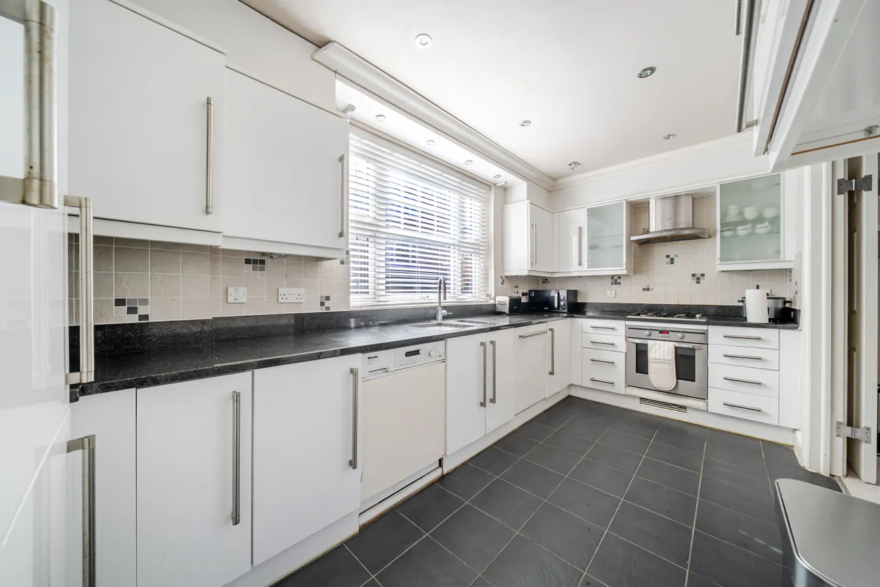 Churchview Close, Caterham, CR3, photo 6