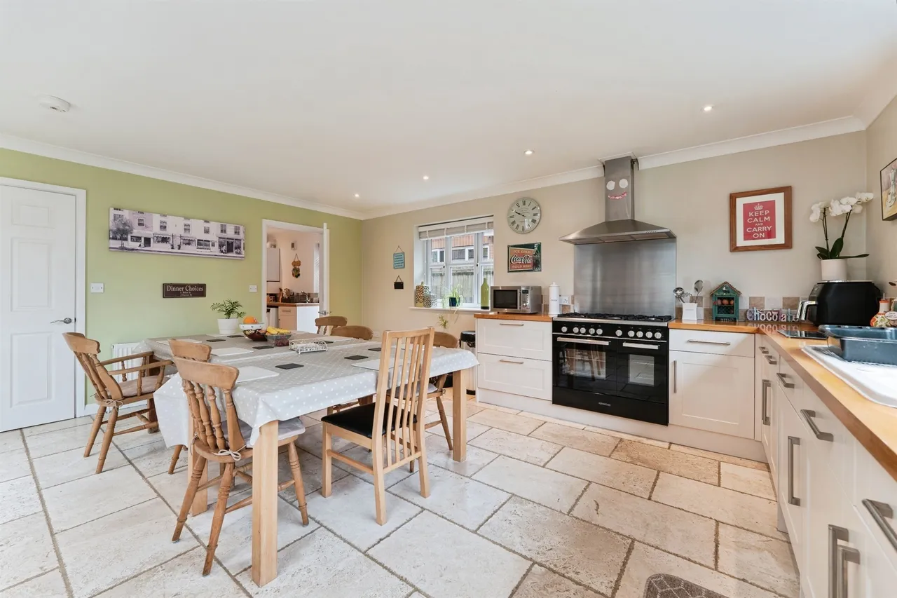 Kingswood Road, March, photo 5