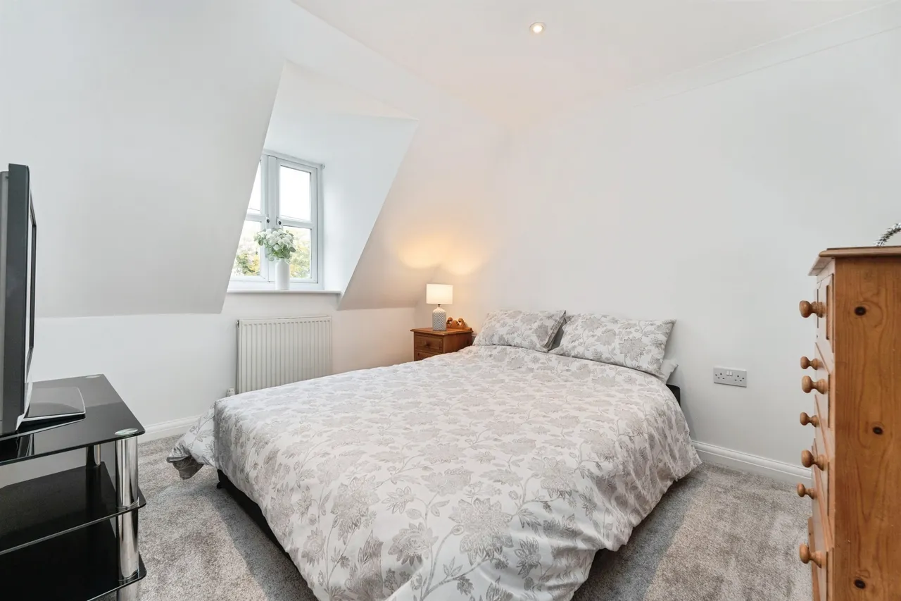 Kingswood Road, March, photo 10