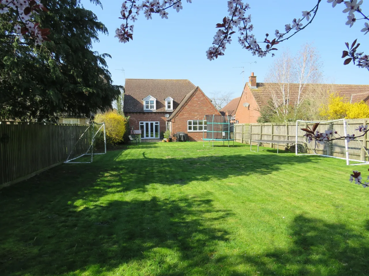Kingswood Road, March, photo 3
