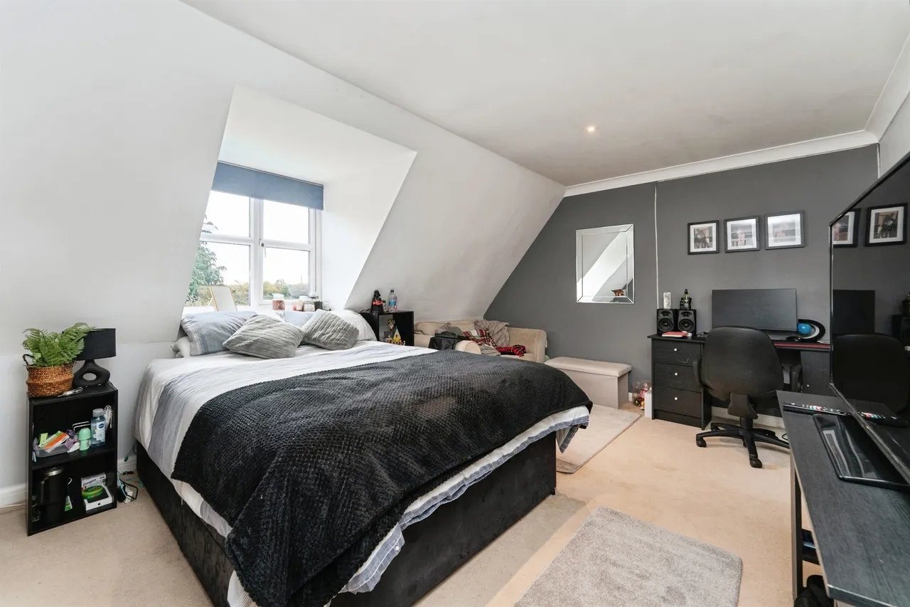 Kingswood Road, March, photo 9