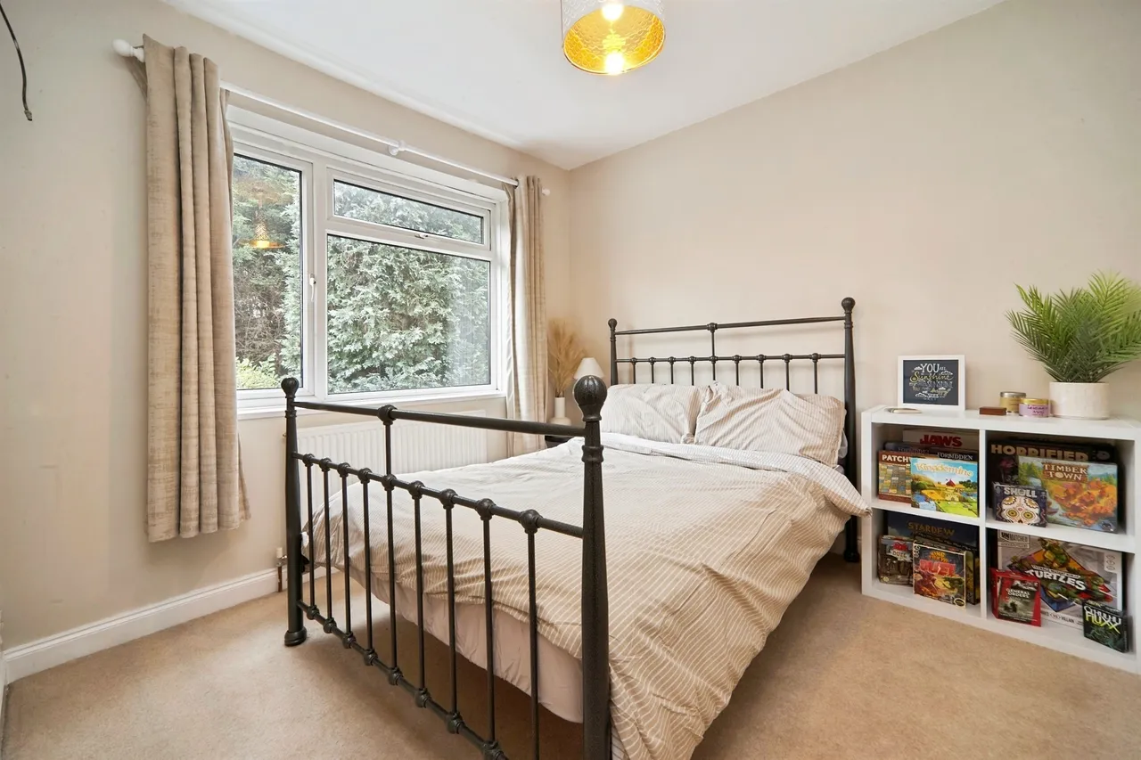 Armley Grange Avenue, Leeds, photo 10