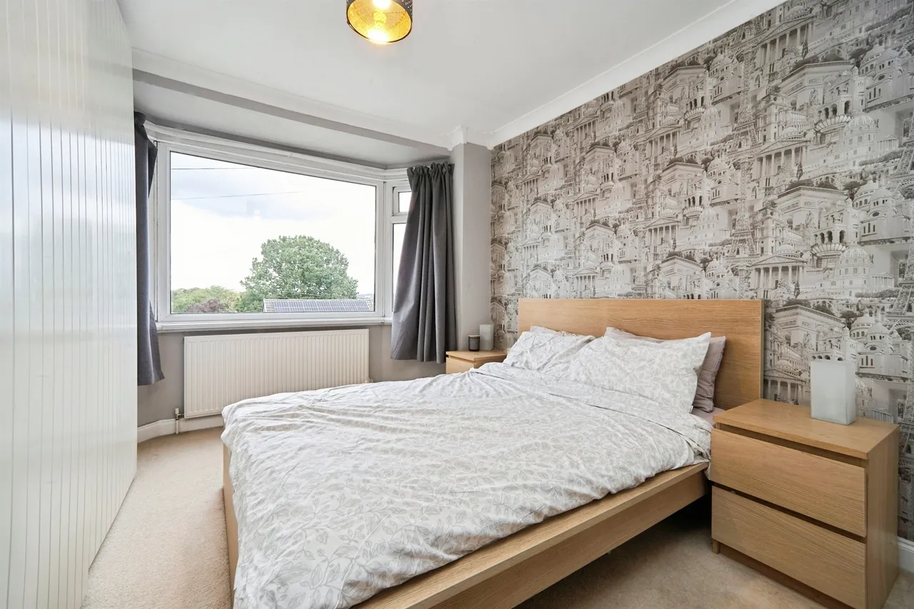 Armley Grange Avenue, Leeds, photo 11