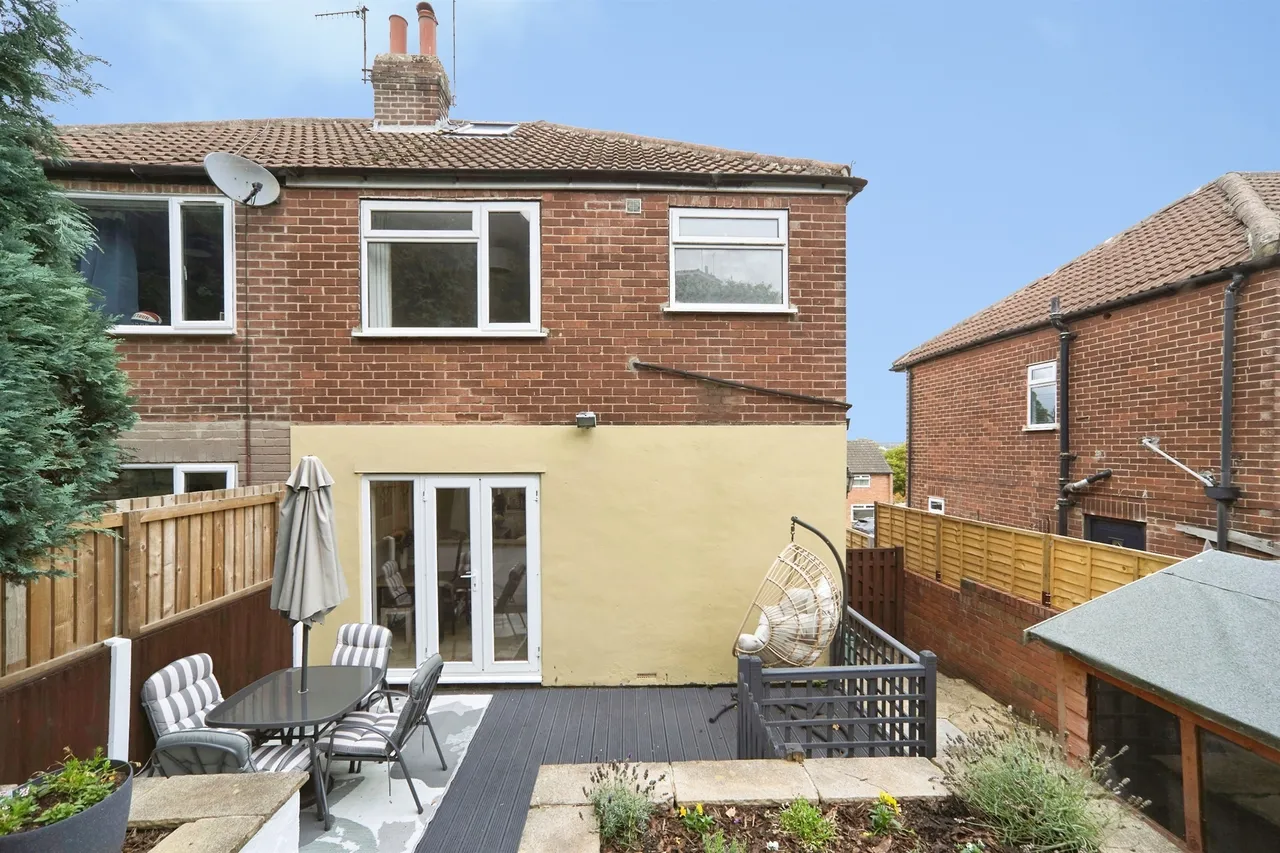 Armley Grange Avenue, Leeds, photo 9