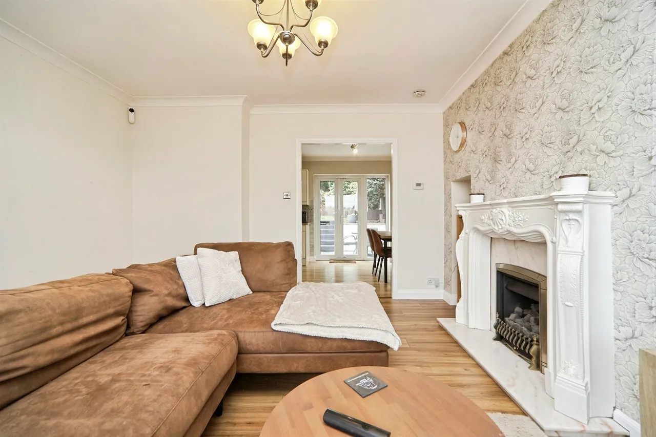 Armley Grange Avenue, Leeds, photo 3