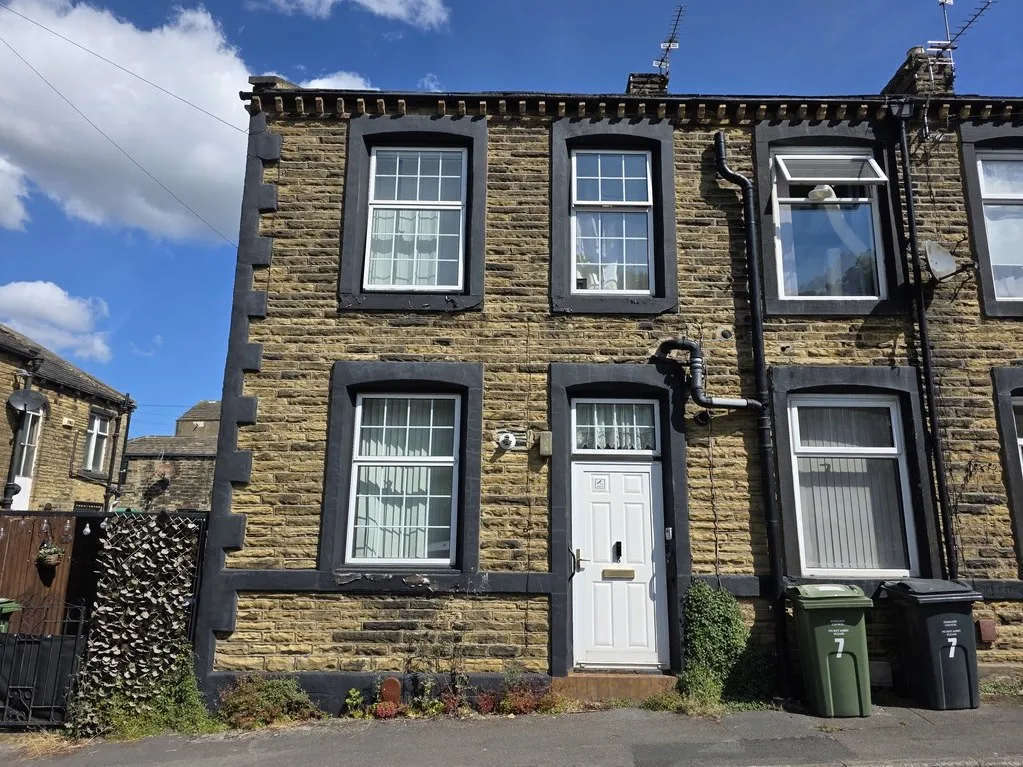 2 bed house to rent — Allen Croft Birkenshaw, Bradford BD11 2AB