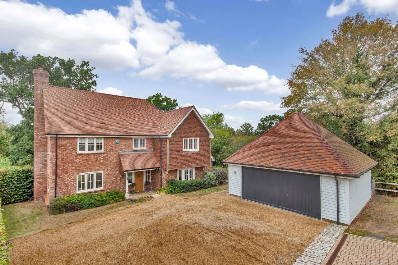 5 bed house for sale — Fullers Way, Biddenden, Ashford, Kent, TN27 8FQ