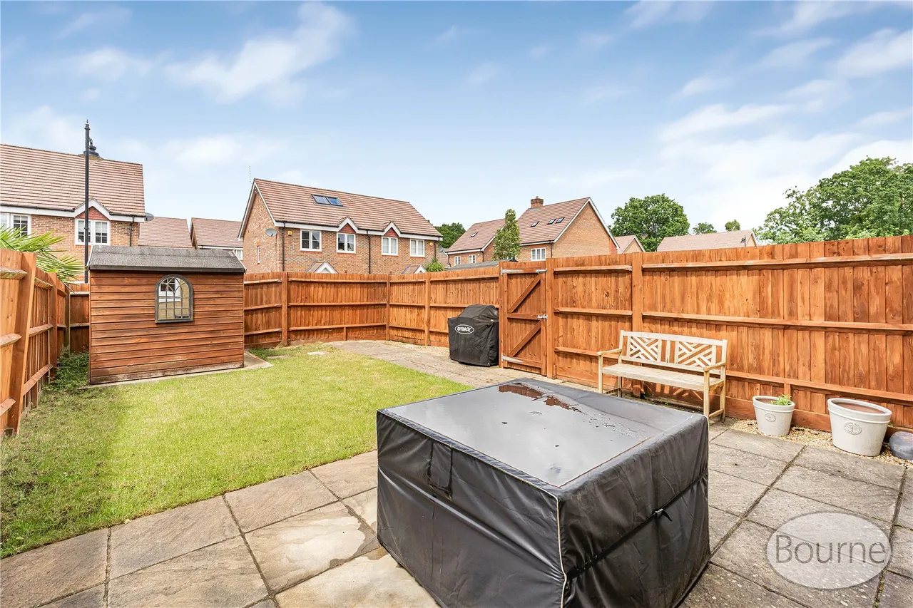 Ayrshire Crescent, Knaphill, GU21, photo 14