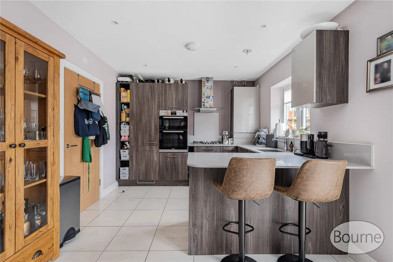 Ayrshire Crescent, Knaphill, GU21, photo 3