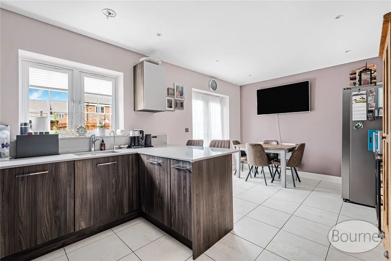 Ayrshire Crescent, Knaphill, GU21, photo 5