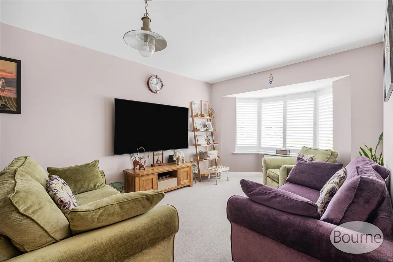 Ayrshire Crescent, Knaphill, GU21, photo 2