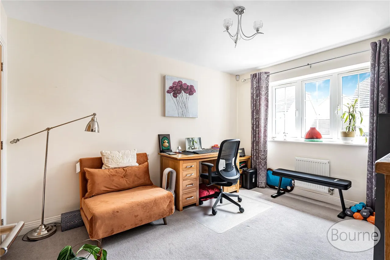 Ayrshire Crescent, Knaphill, GU21, photo 11