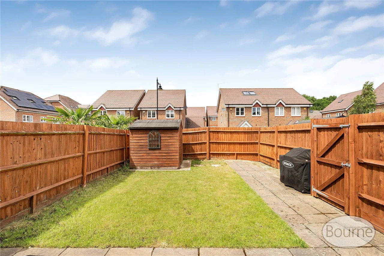 Ayrshire Crescent, Knaphill, GU21, photo 15