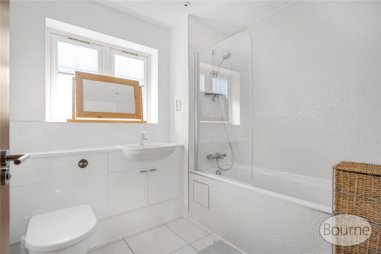 Ayrshire Crescent, Knaphill, GU21, photo 13
