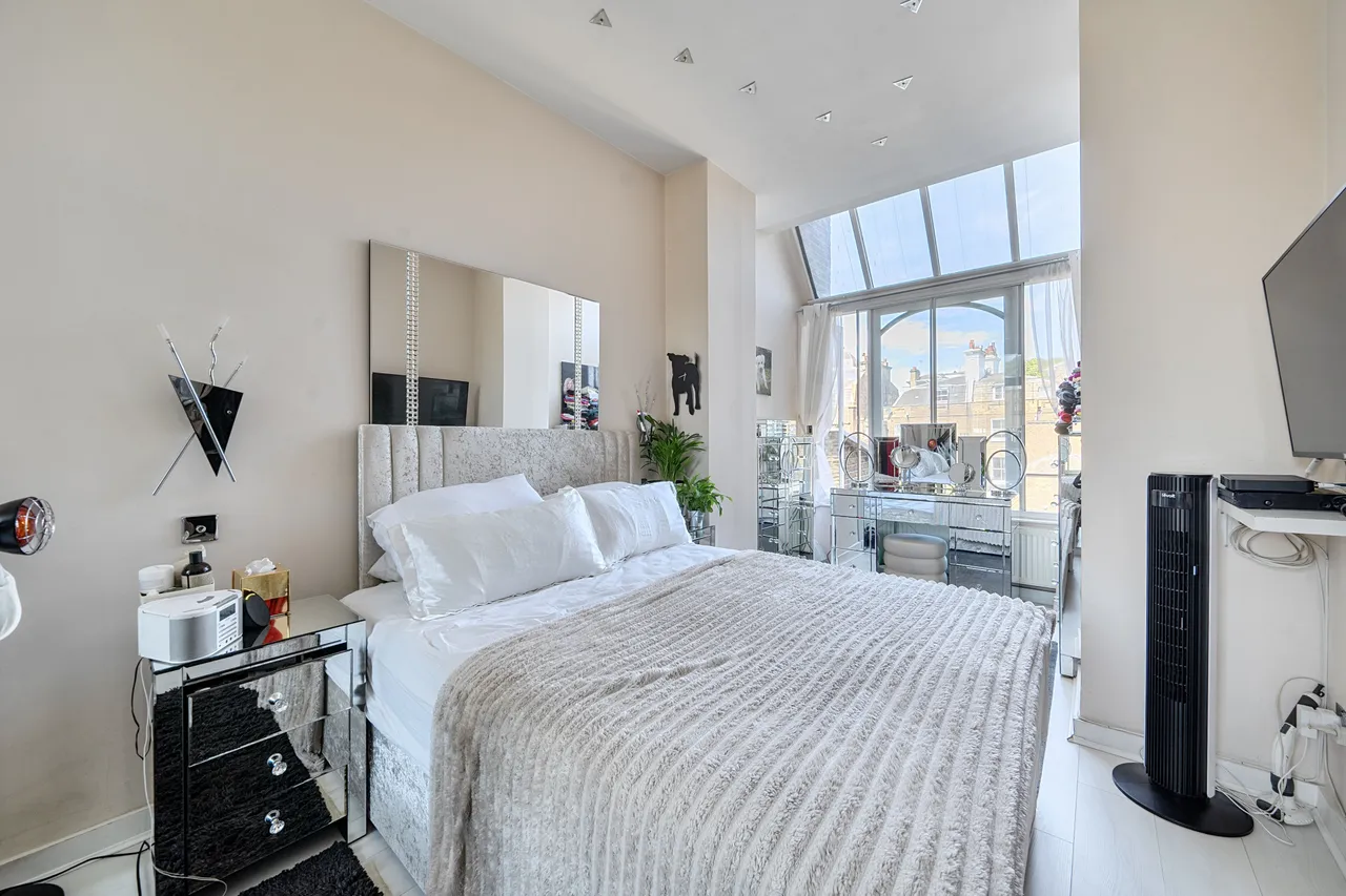 Flat 4, 50 Queens Gate Terrace, London, photo 3