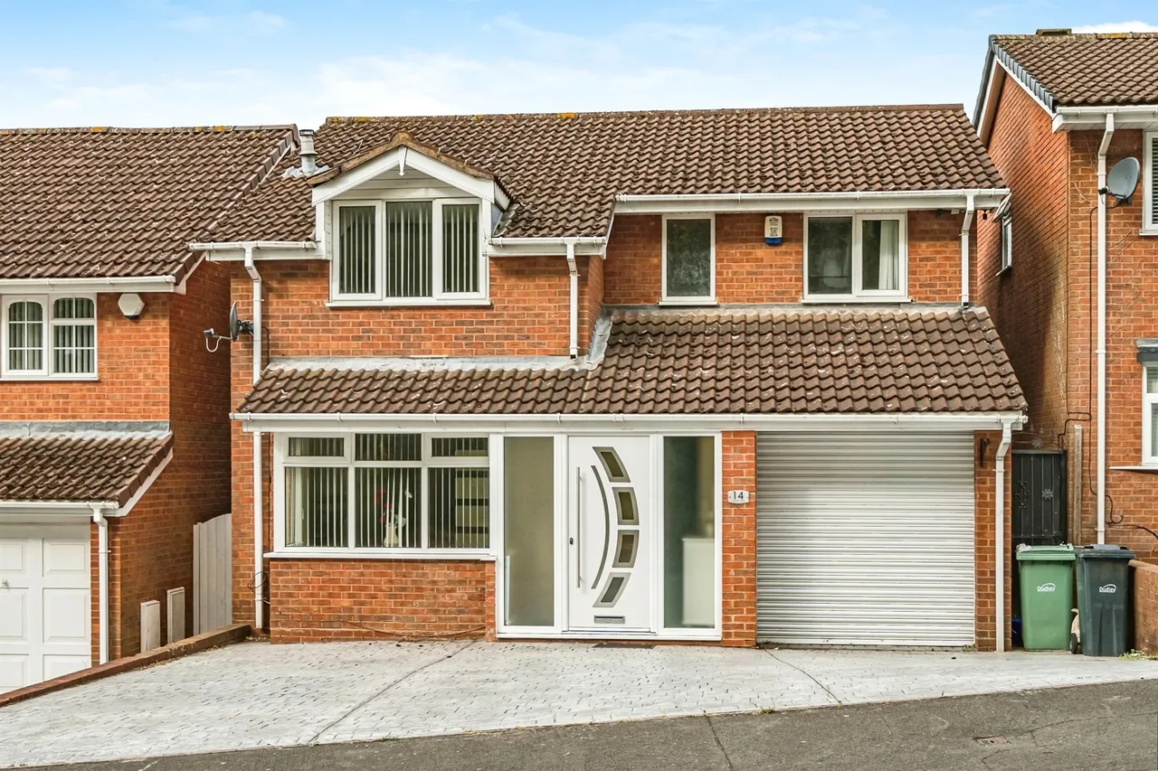 4 bed house for sale — Aintree Way, Dudley