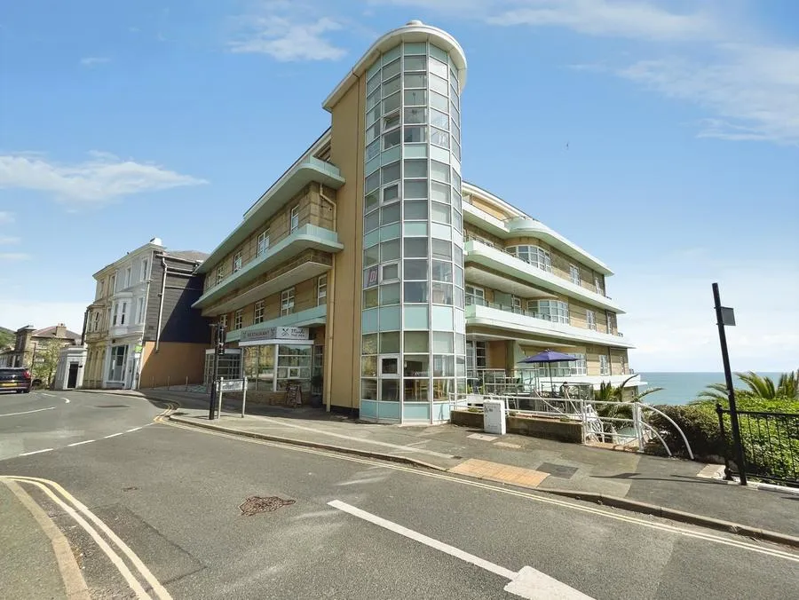 3 bed flat for sale, Church Street, Ventnor, PO38