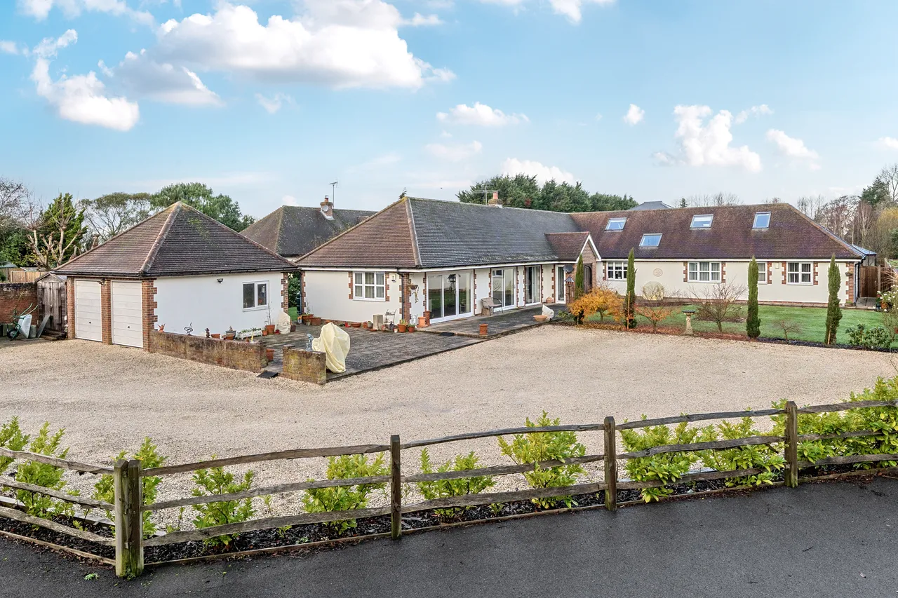 5 bed house for sale — Highground Lane, Barnham, PO22