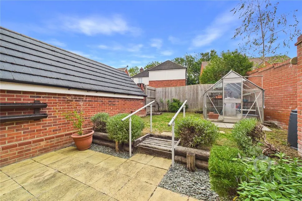 Cliff Court, Little Billing, Northampton, NN3, photo 10
