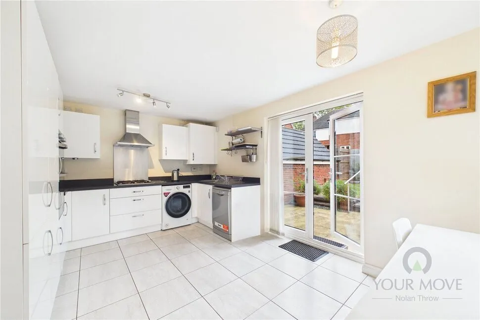 Cliff Court, Little Billing, Northampton, NN3, photo 2