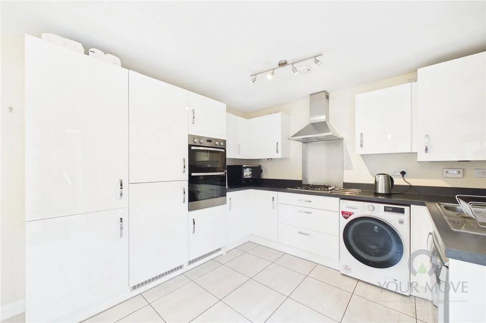 Cliff Court, Little Billing, Northampton, NN3, photo 3