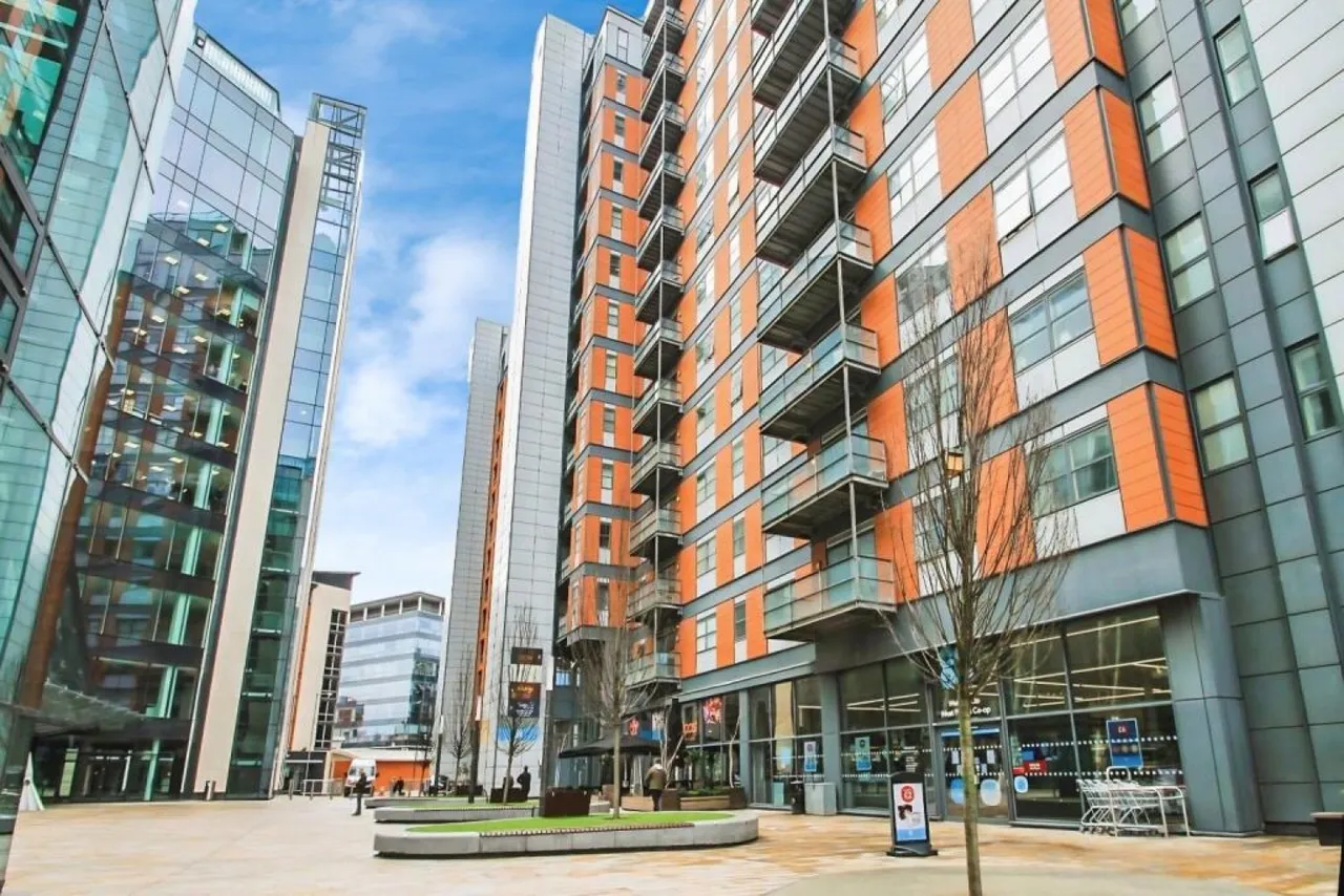 1 bed flat for sale — West point, Wellington Street, Leeds