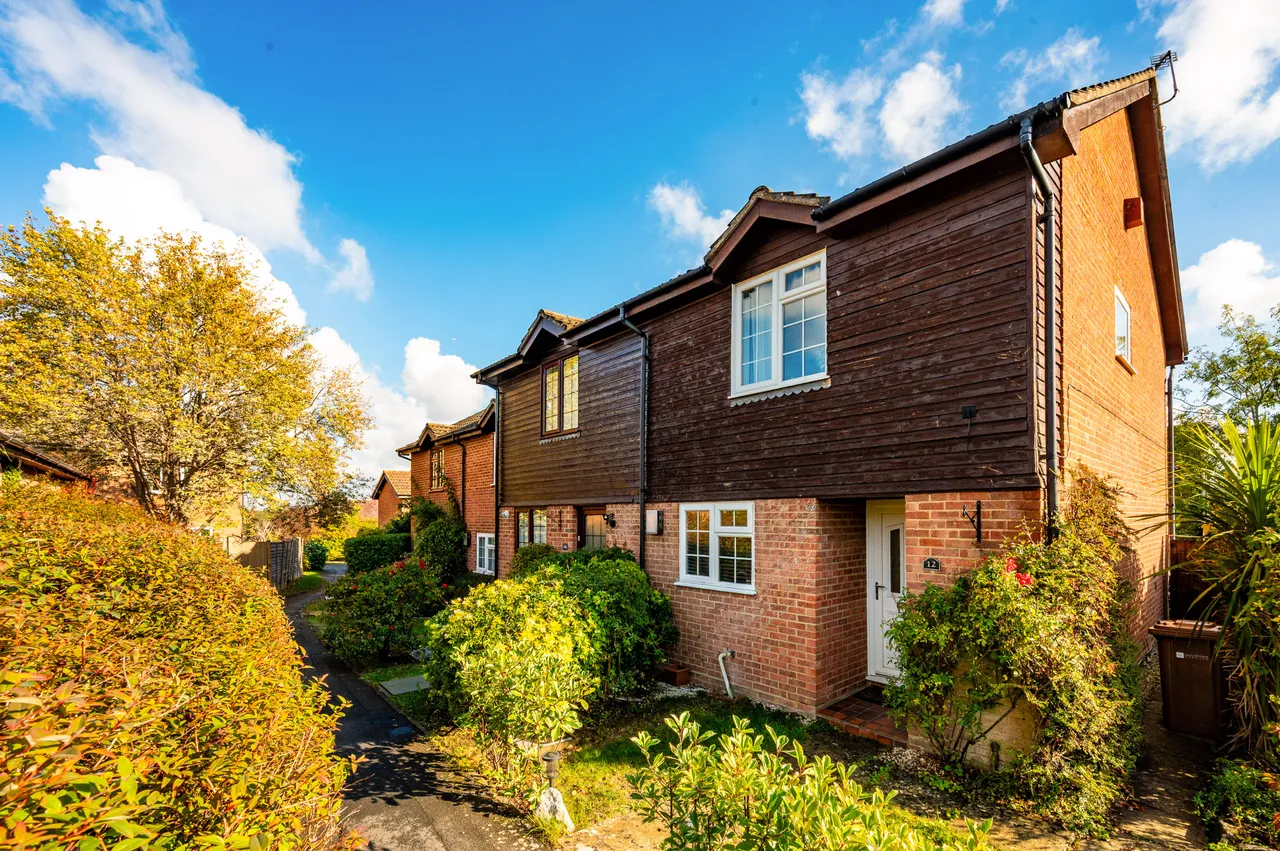 2 bed house for sale, Guildford, GU4