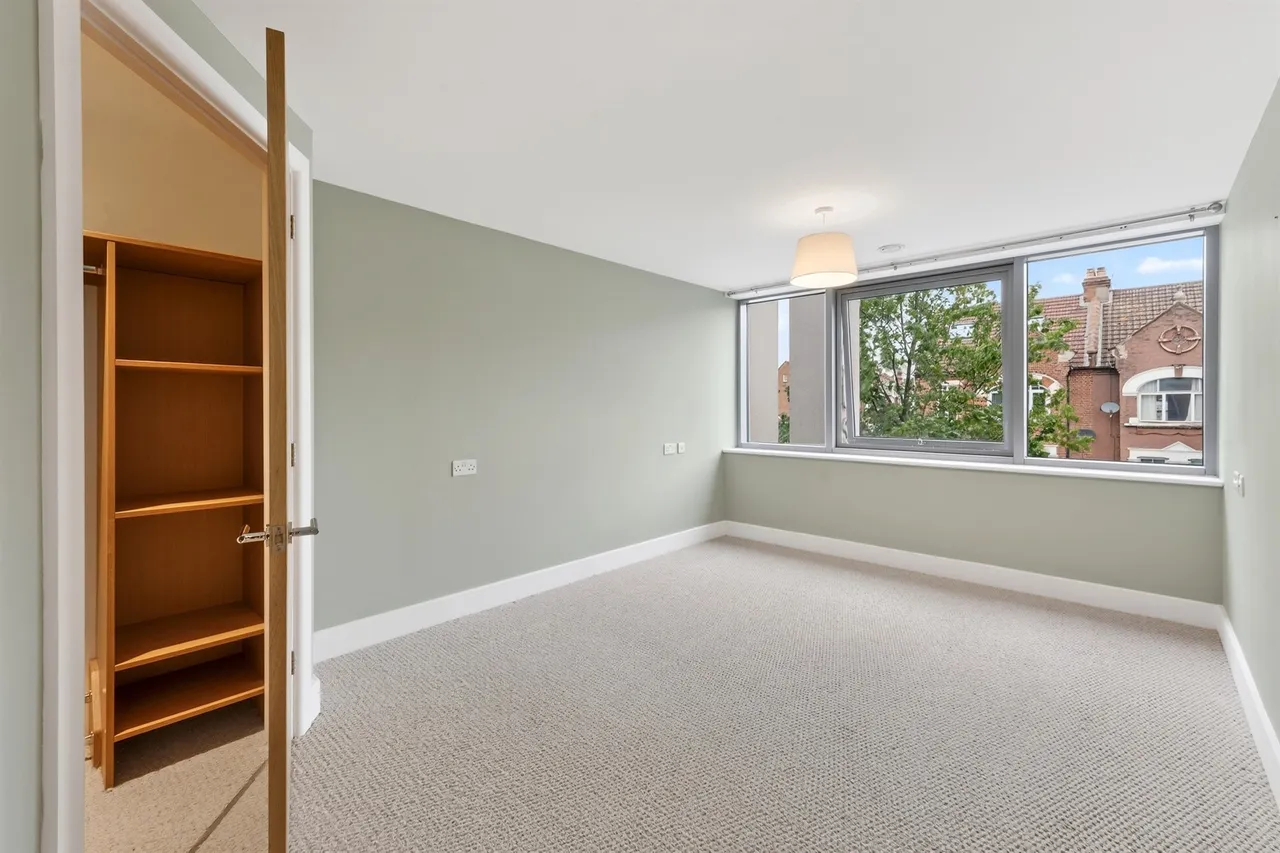 Kingston Road, London, SW20, photo 11